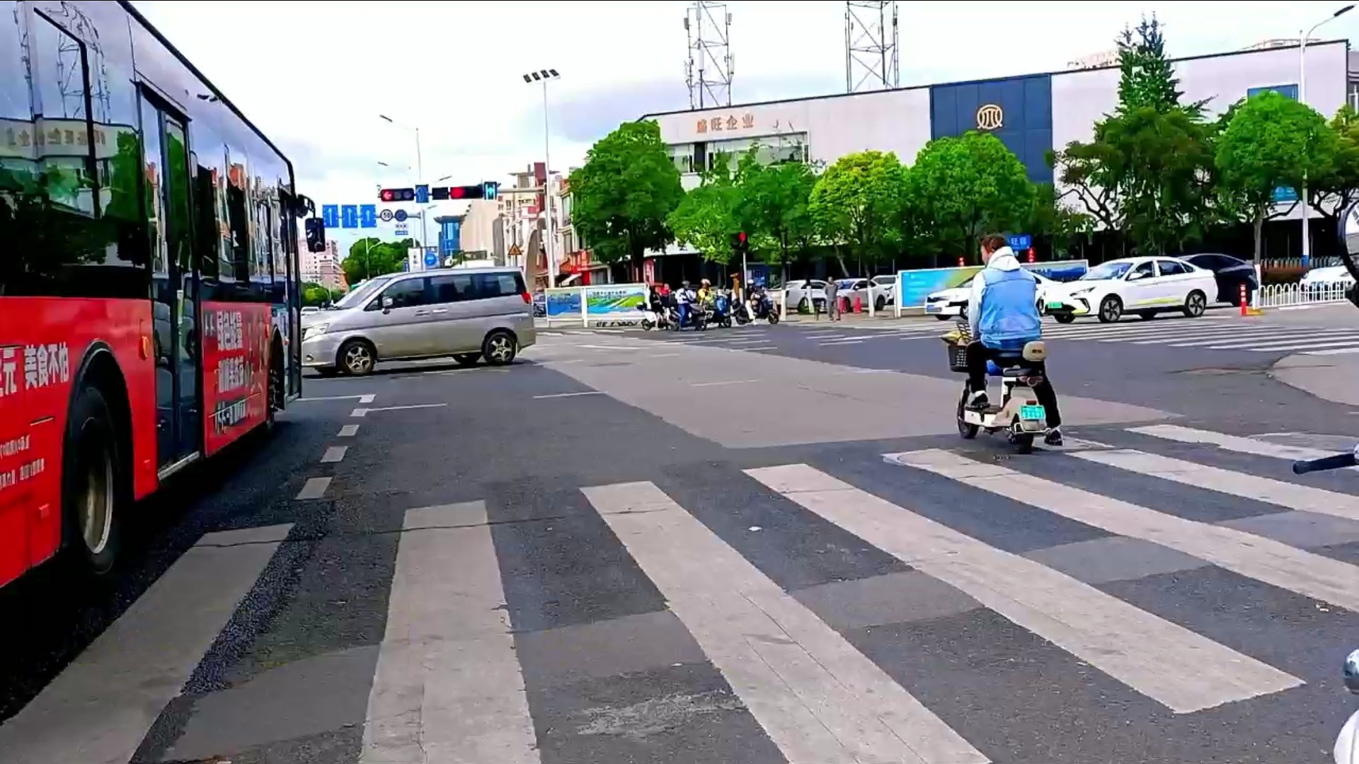 买卖汽车时，尽量查清使用纪录和信息