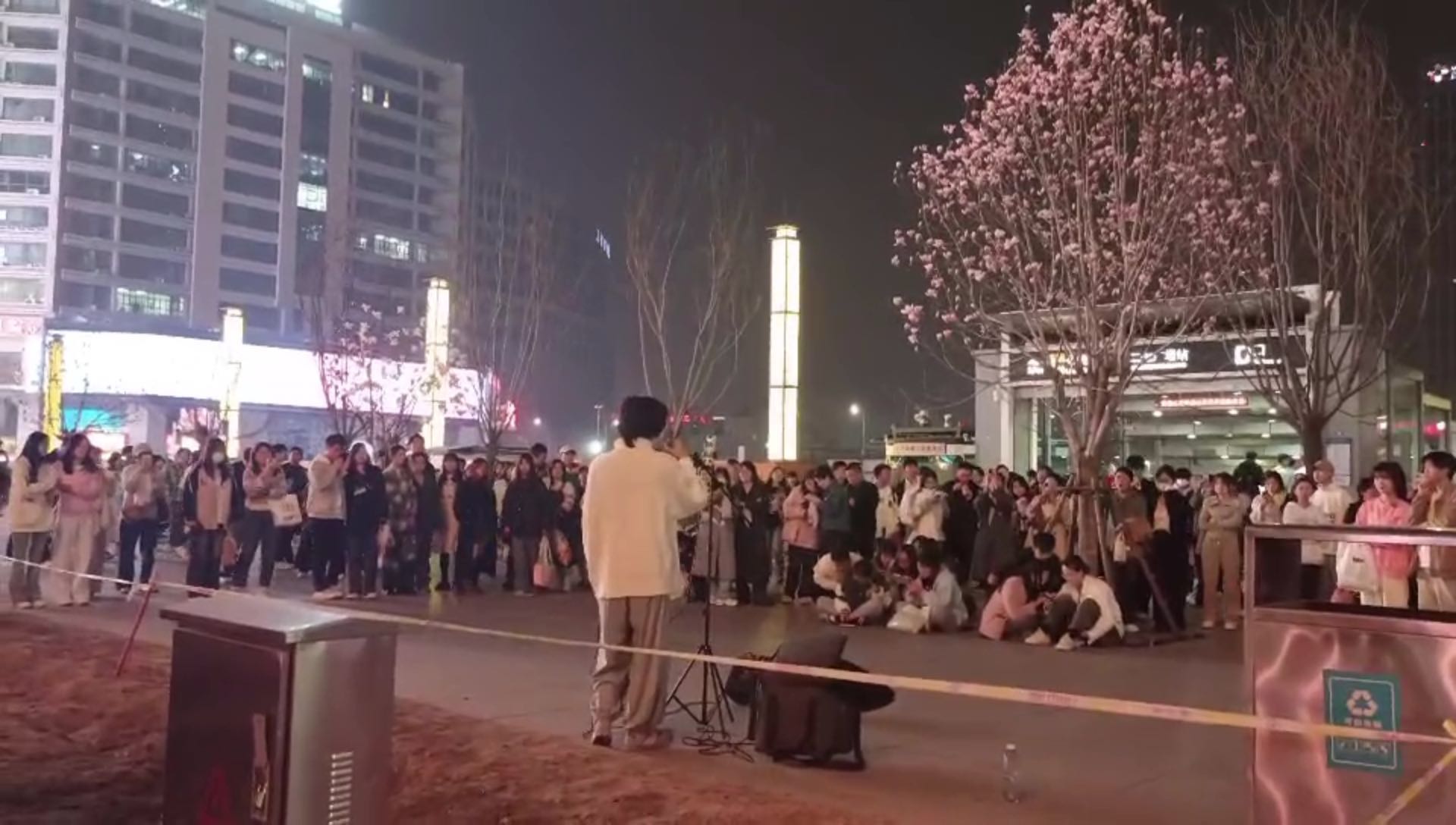 #飞机文   郑州二七唱歌