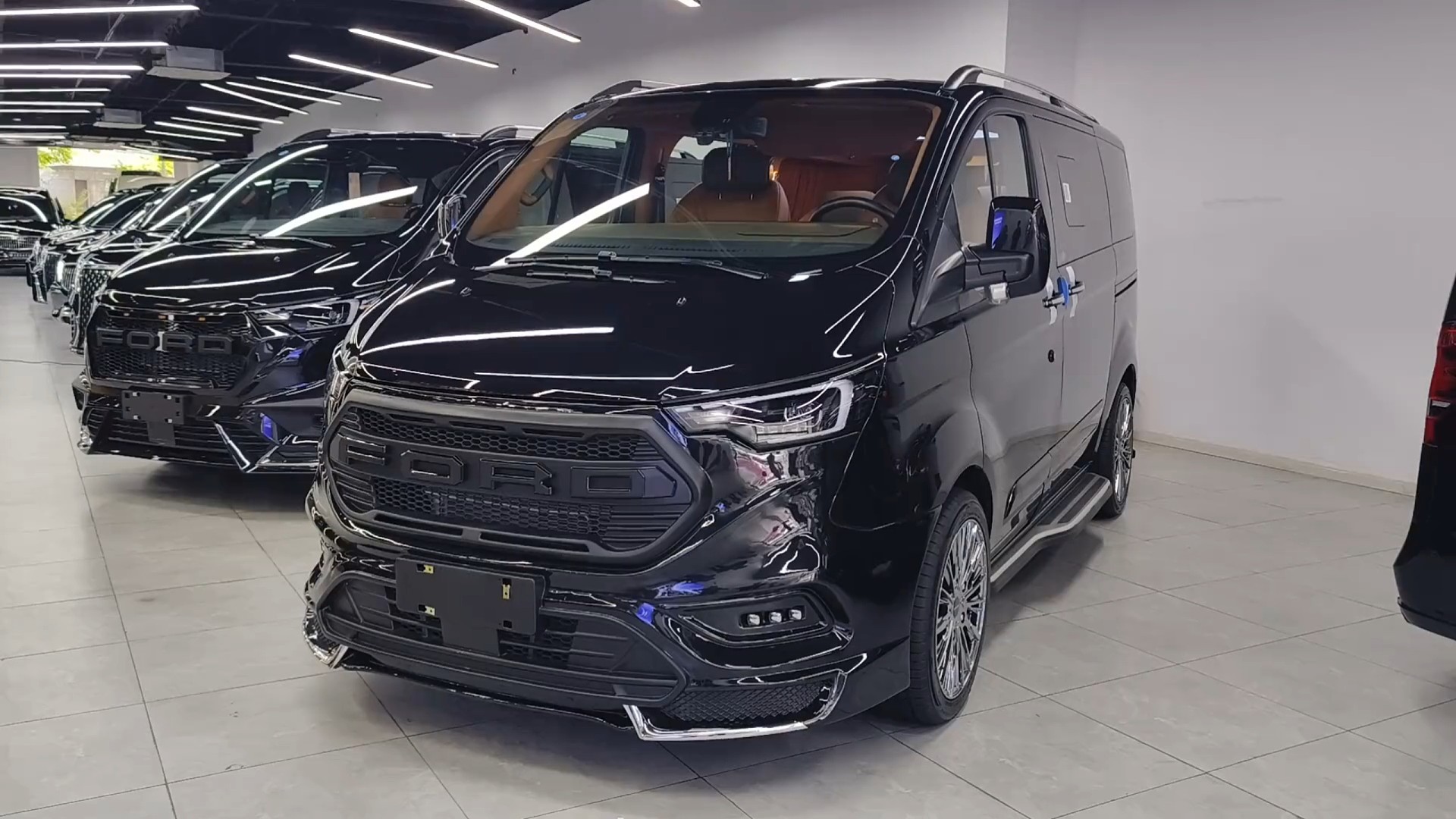 福特途睿欧可以改大赢家黑武士汽油柴油追光版新车现车哦，零首富你敢信？流媒体后视镜，S级的大连屏扶手带