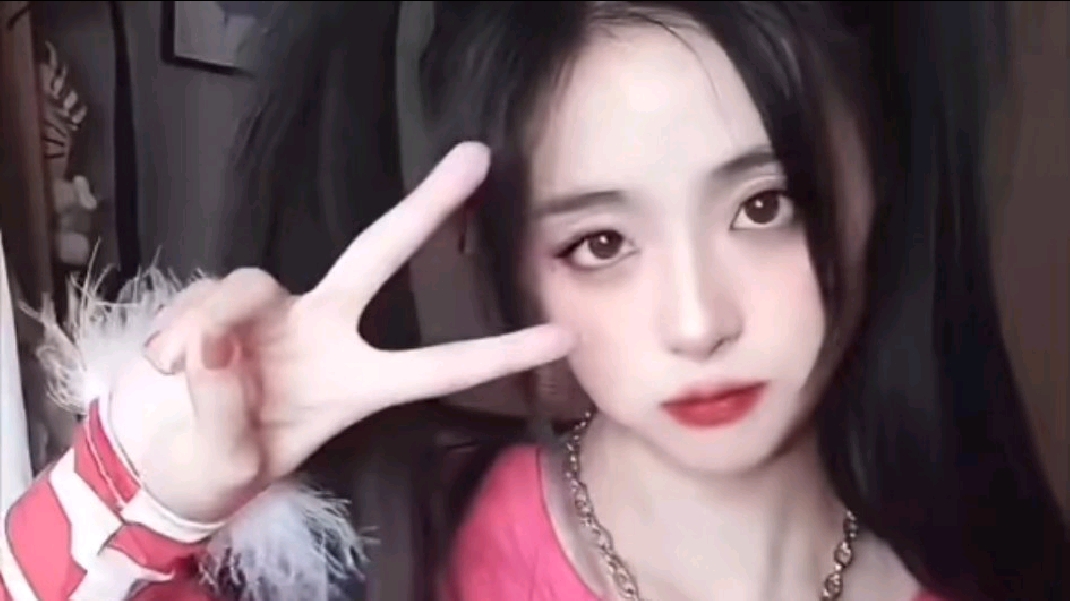 这个t恤很大 刚好够装我和你