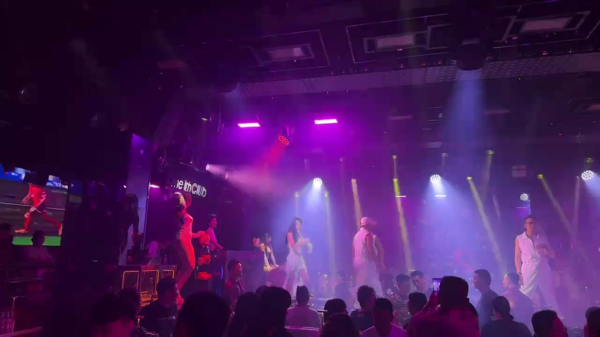 饭后~（应酬、喝酒，娱乐)
生日