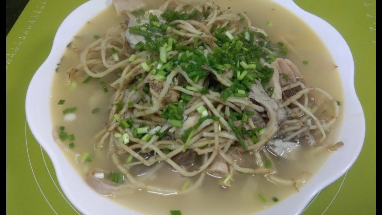 折耳根猪肺汤这样做，鲜美可口，润肺清热好吃又下饭。