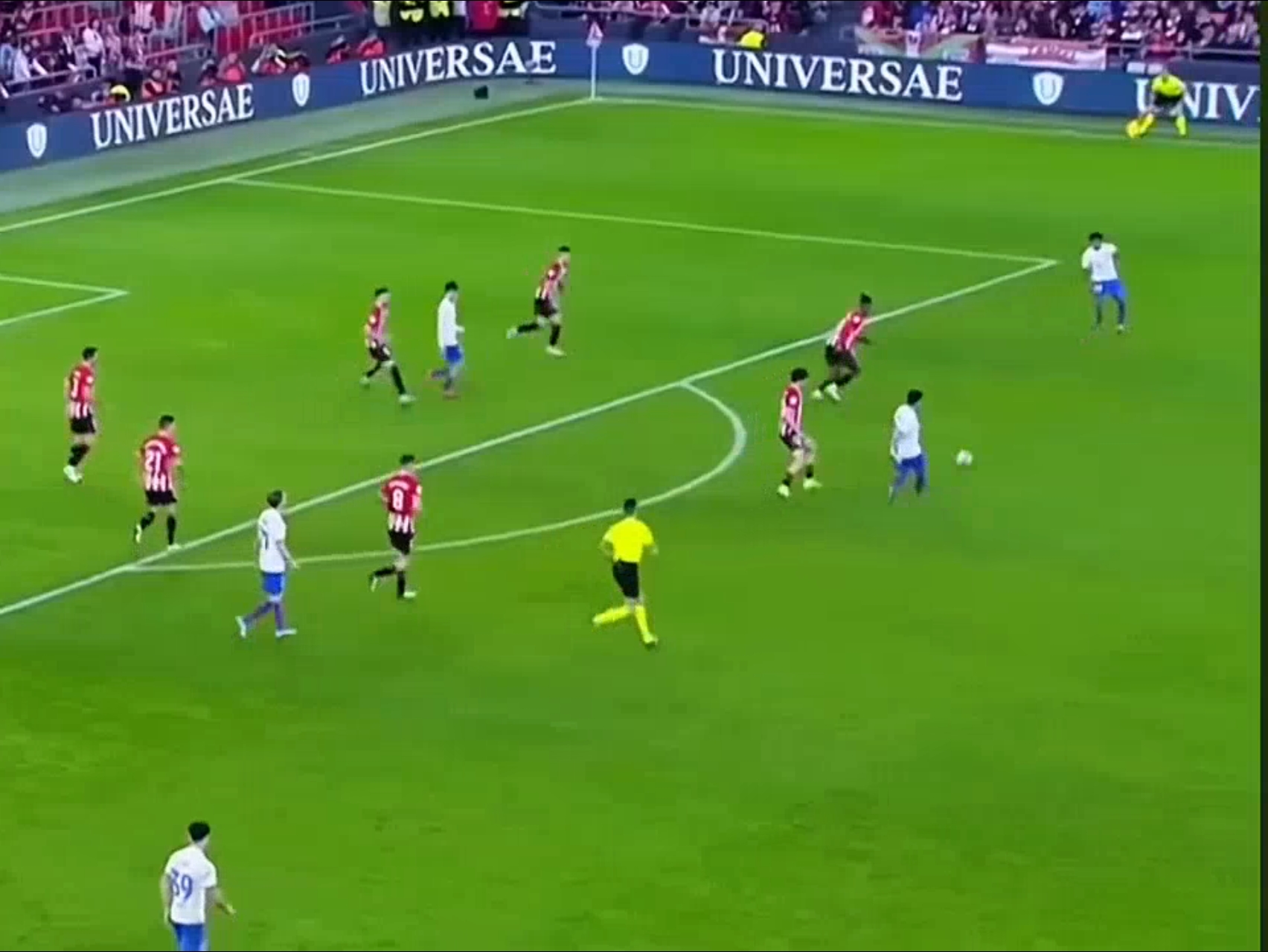 被换下的亚马尔表情亮了