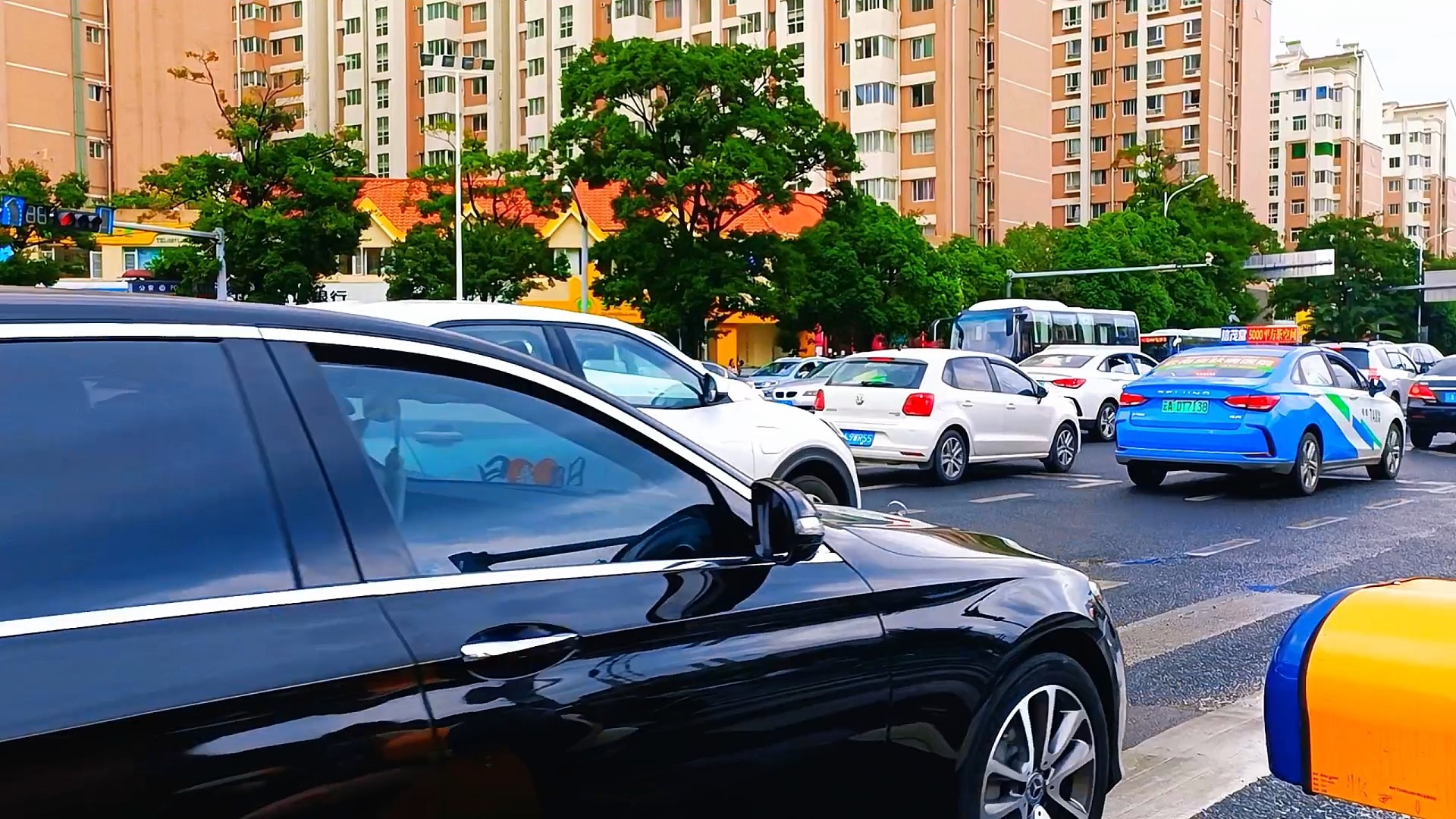 机油滤清器上的磁铁有什么作用？