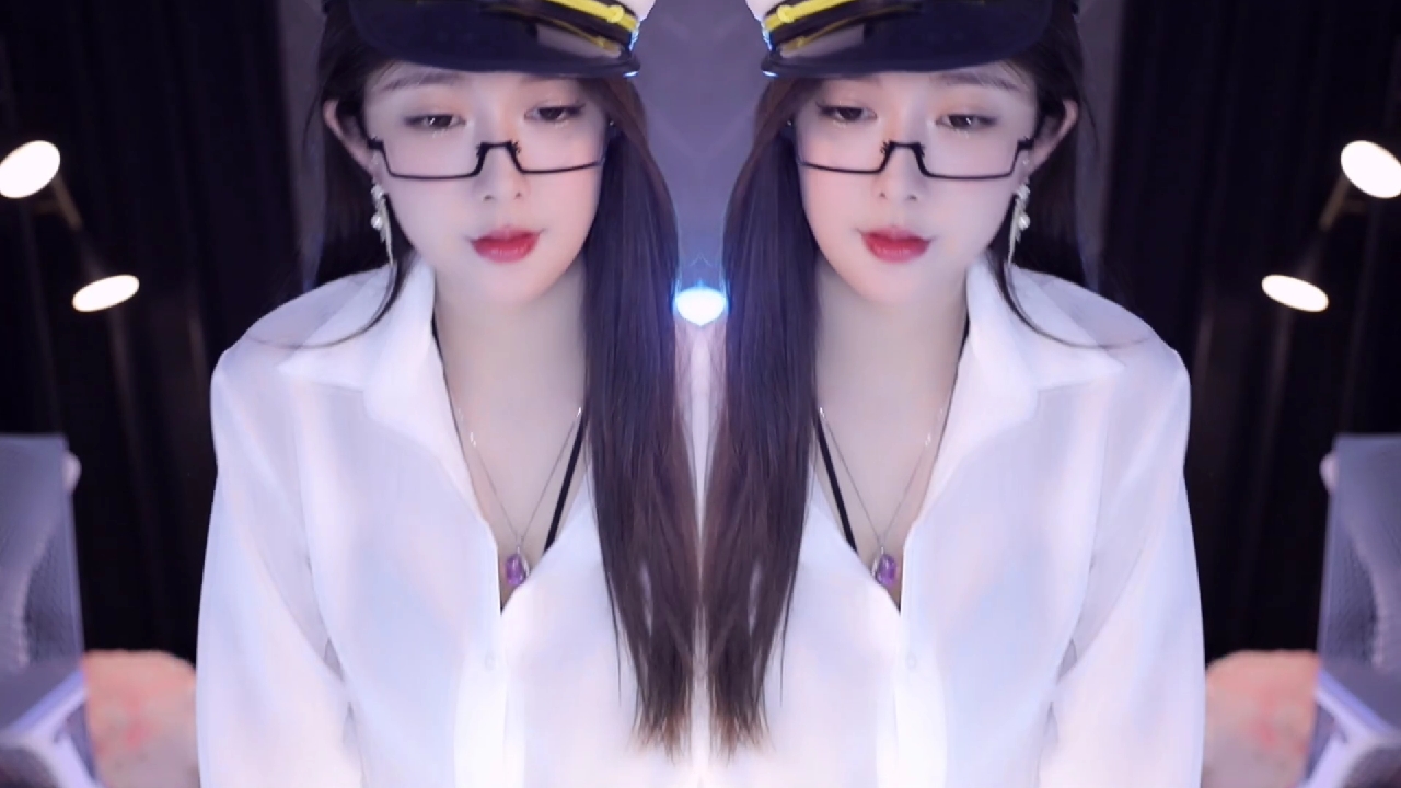 性感制服开火车 王芯恩