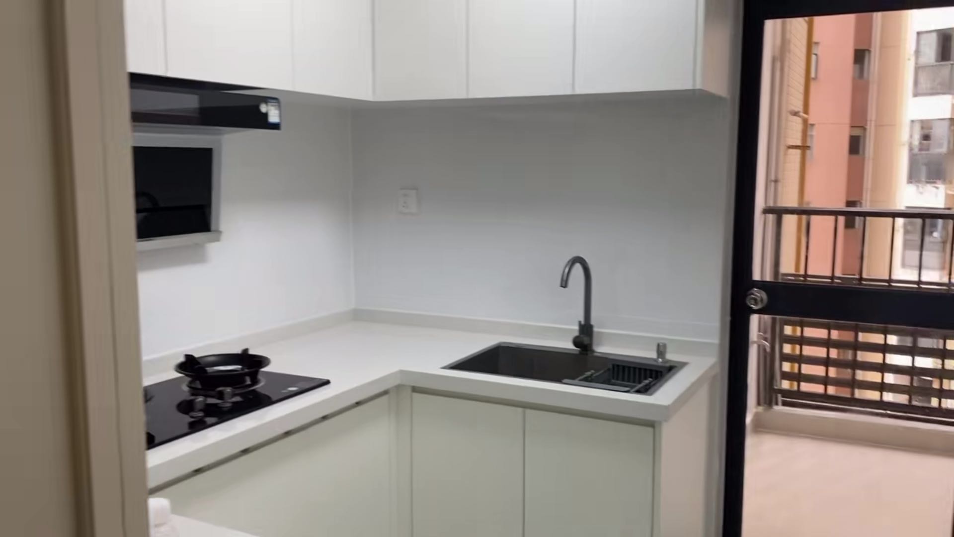 全新装修，无住过 看房有钥匙