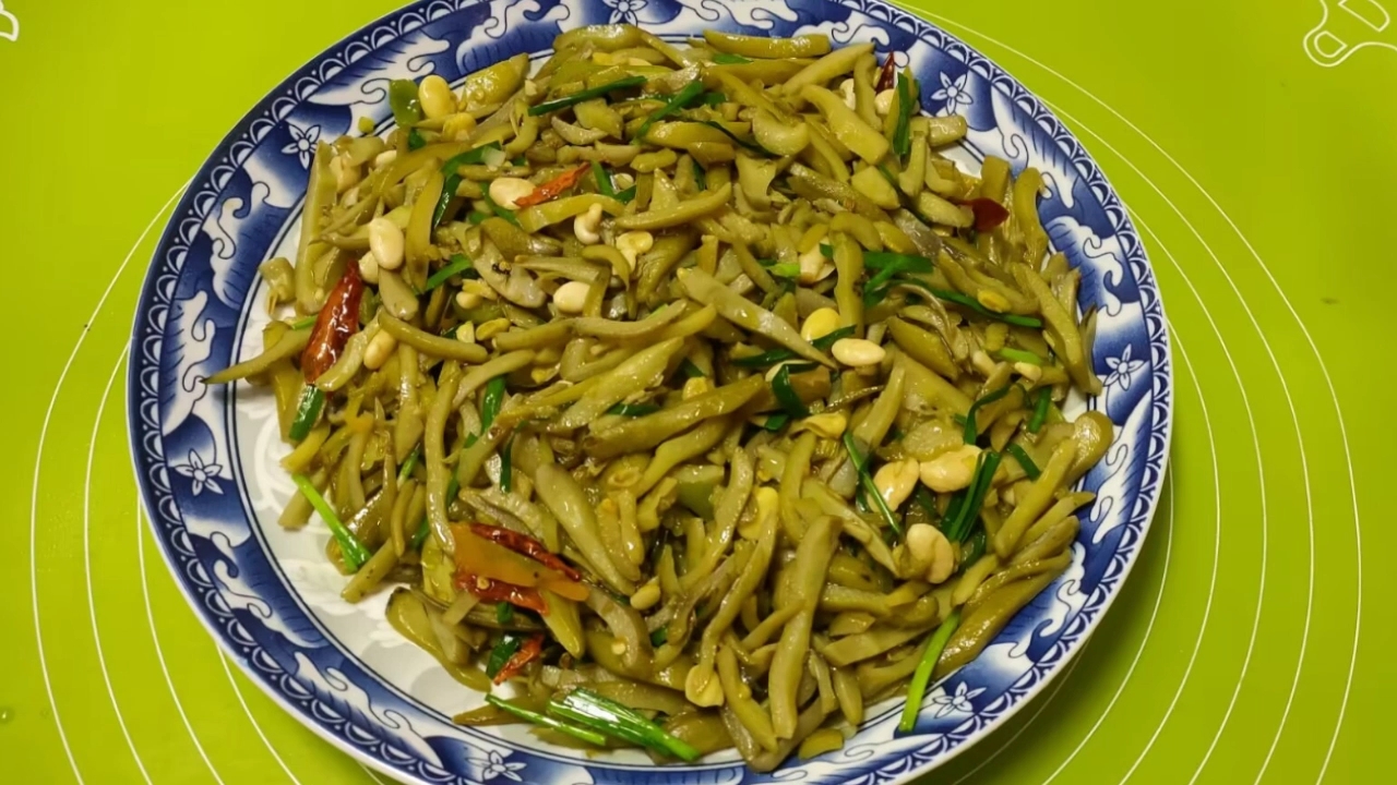 狗儿豆这样炒着吃，简直太下饭了#美食推荐官 #家常菜 #下饭菜