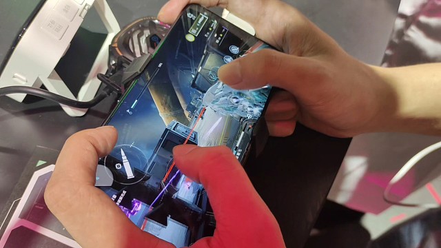 逆战手游线下实机体验！