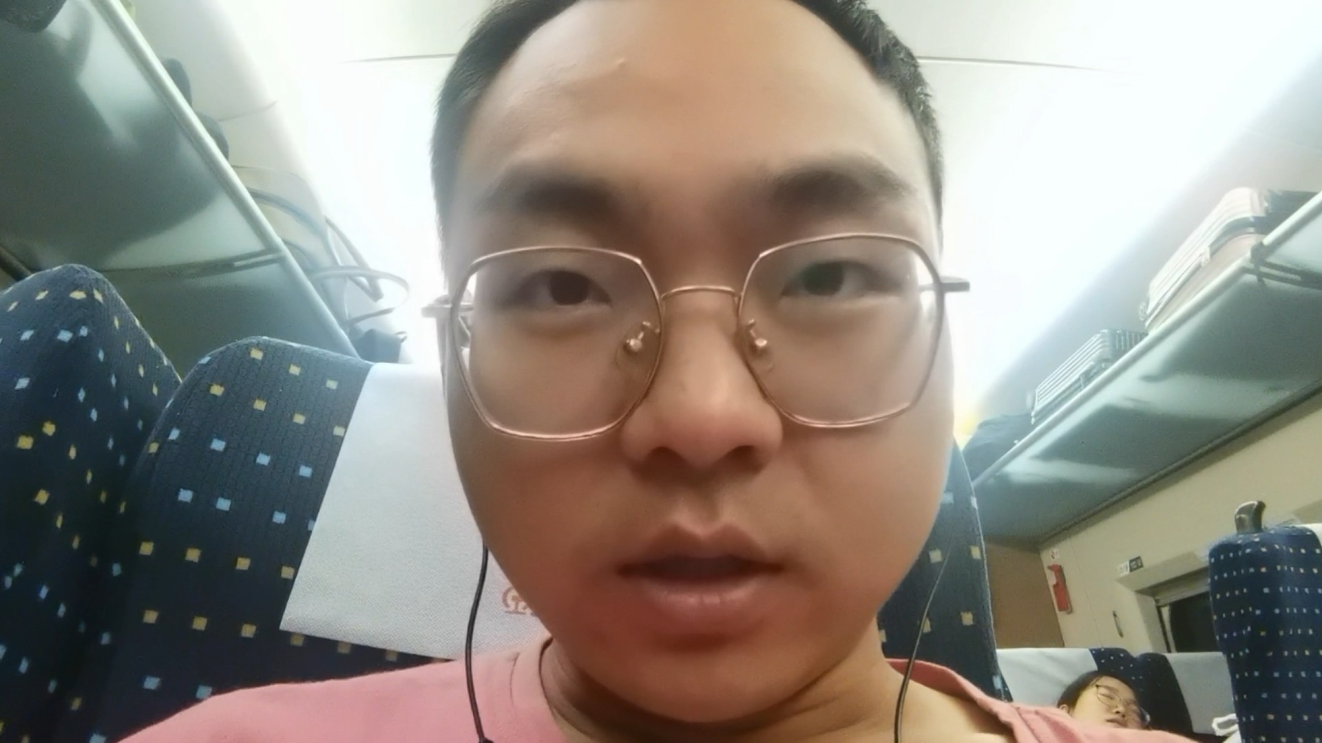 第一次在高铁上吃外卖