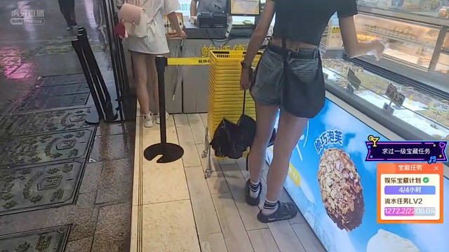 长沙解放西寻找志峰，发现两个长腿小姐姐