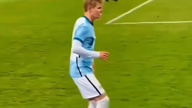 “厄德高丝滑过人” #足球