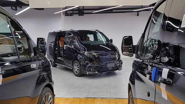 关注丰田塞那（纳）格瑞维亚尝试看一下福特全顺改装的黑武士7座