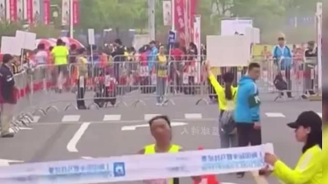 赛场上中国健儿们即使遭遇不公，他们也会用实力去回击