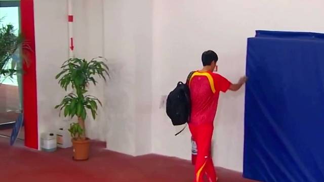 人们就因为刘翔两次的退赛而对他恶语相向，殊不知他在48次世界大赛里拿了36次冠军