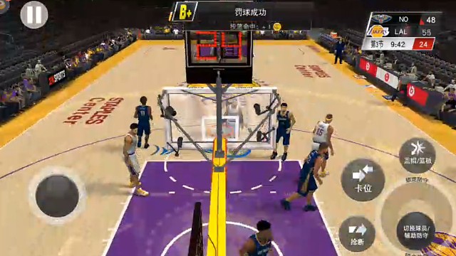 快看，小拉杆，在球的飞舞中追寻自由的脚步，每一次投掷都是生活的期许。