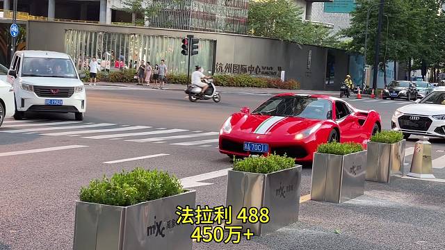 房子行情不好，但是马路上可“移动房子”还是挺多，有钱的还是这么有钱，努力有用吗