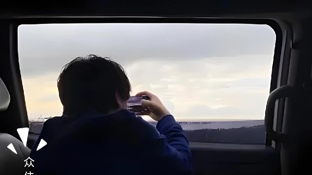 泣逃的和聲喚起回憶的傷