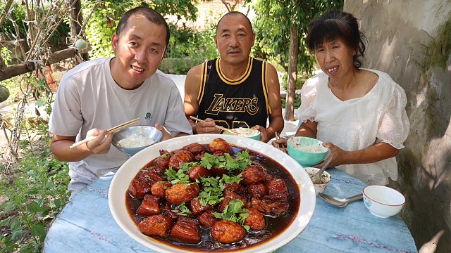 該貼秋膘了，大彭做4斤紅燒肉，肥而不膩，入口即化吃著真解饞！