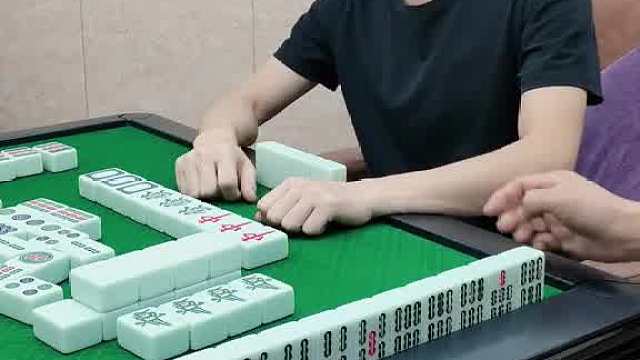 哦吼！卡五星高手。列牌是不是不該杠呢？