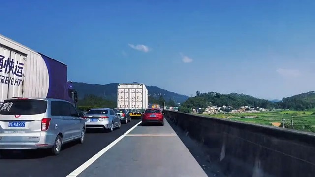 還能咋說，紅車全責(zé)