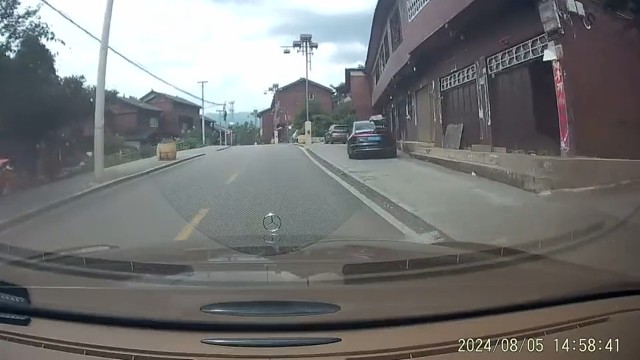 白車全責(zé)   轉(zhuǎn)彎讓直行
