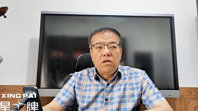 趙心童勇奪世錦賽冠軍獎(jiǎng)杯