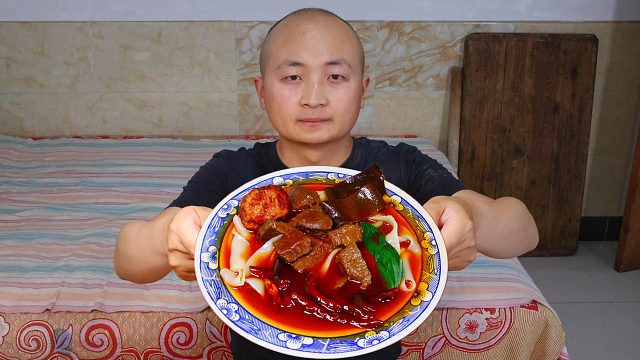 剛磨了面，今天吃“牛肉板面”，面筋肉香爽到飛起