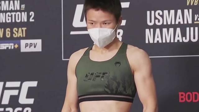 格斗選手進(jìn)行稱重時(shí)為了減輕重量，都耍了哪些小心思