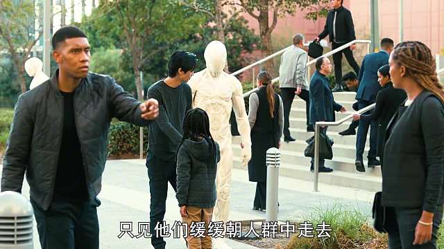 所有人站在原地一動不敢動