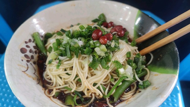 一口就淪陷，干拌小面比帶湯了更有麻辣味直接光盤
