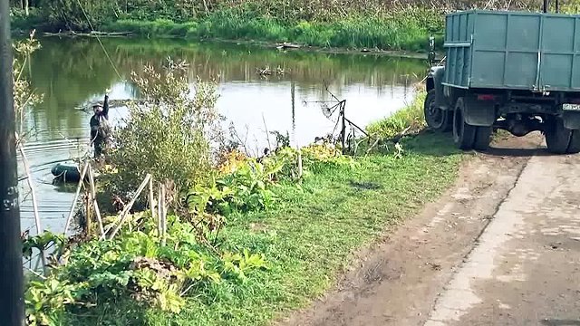 1困在水中的釣魚佬