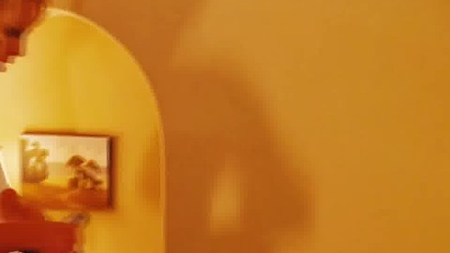 男孩撿到一個玩具下一秒太刺激了