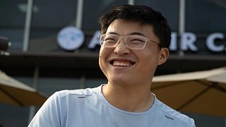 【Uzi】UP收到消息，說(shuō)烏茲和IG簽了，組全神班?。槐Ｕ?，EDG復(fù)出就是他給我的消息｝