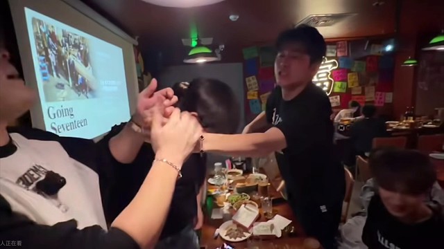 小酷旗下主播為舔798喝圣酒