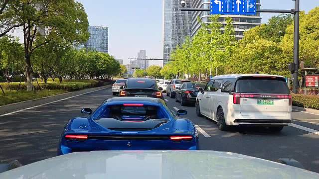 意外撞車大笑商討需賠款
