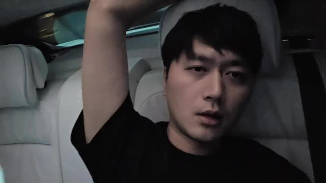 星空頂豪車內悠閑互動