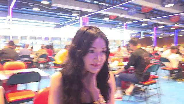 腦大突至聚餐現(xiàn)場引熱議
