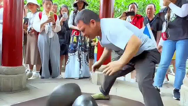 外鐵內(nèi)鉛的墩墩182.5公斤，放到下面凸起伏3秒算成功，全國唯一能做到的人