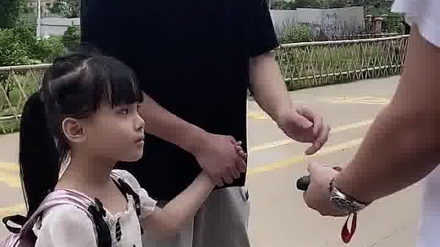 小女孩的幾個求救信號，你們看出來了嗎？