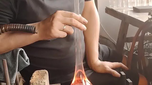 知道玻璃杯是怎么做的嗎？聽我給你吹！