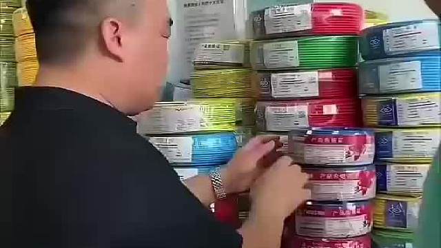 電纜線軸里藏真鈔，原來是防偽新套路！