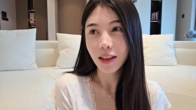 他賴在屋內(nèi)堅(jiān)決不走