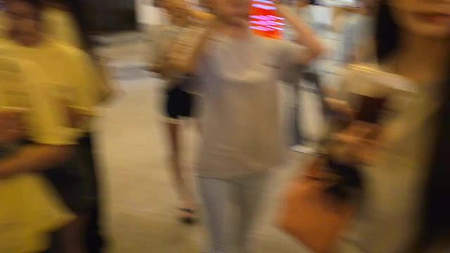 因遲到被狂催開門落淚