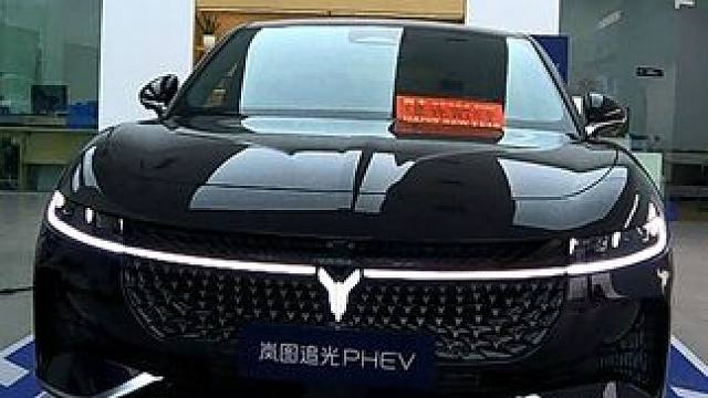 小伙看中佘詩曼同款豪華混動轎車，帶戶外小北到店試駕#Man姐的追光已送達(dá) #嵐圖追光PHEV  #抖