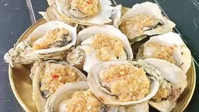 來吃點生蠔吧。#饑?yán)Щ囊?#饑荒 #饑荒正版手游#饑荒新家園