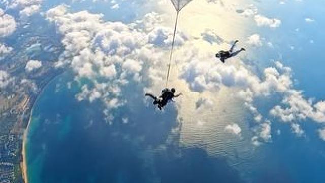 不长的人生我想多为自己活一些。 #三亚跳伞 #跳伞 #kingjd #跳伞多少钱