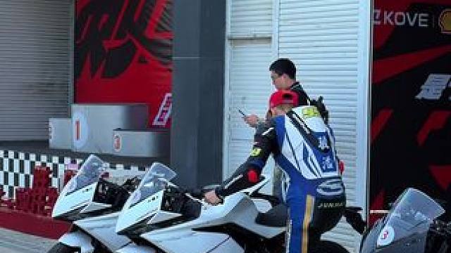 刺鳥出擊 實(shí)車靚爆鏡#凱越250RR刺鳥 #kove凱越機(jī)車 #機(jī)車 #凱越250RR