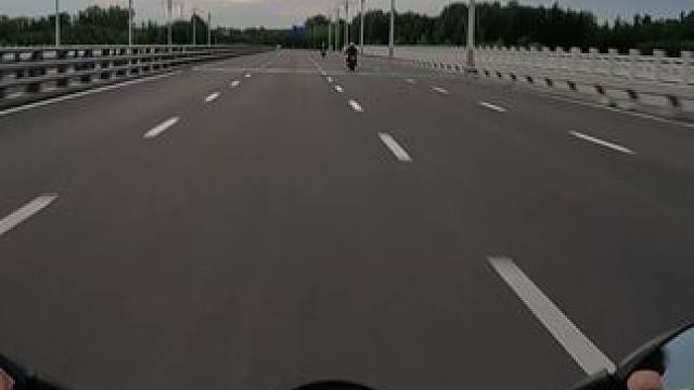 別把青春困在遺憾里 要永遠(yuǎn)自由和瀟灑#機(jī)車 #固定機(jī)位安全拍攝