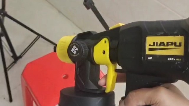 美術家專用噴槍，噴顏料很好用，顏料嘩啦啦的流出來了！