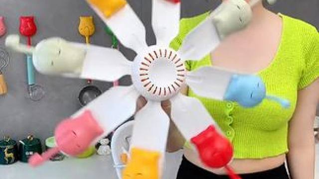 這個(gè)按壓式小貓掛鉤，性價(jià)比真的是絕了，真空吸附的#免打孔 ，承重力也嘎嘎好， 還可以隨便換位置，不留